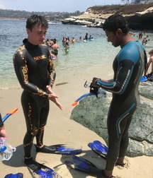 Surfer and divers 2 5d587b496fa5c.jpg