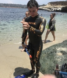 Surfer and divers 2 5d587b4d5204c.jpg