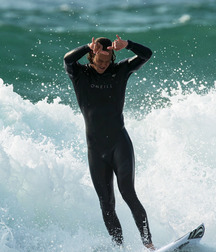 Surfer and divers 2 5d587b70a8cb6.jpg