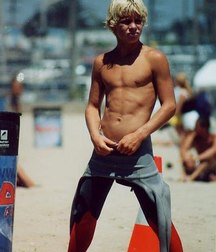 Surfer and divers 2 5d587b8a5f4dd.jpg