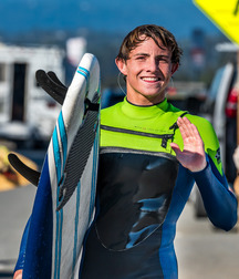 Surfer and divers 2 5d587b8e707a9.jpg