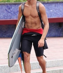 Surfer and divers 2 5d587b900bf48.jpg