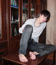 Vic home alone 5d587d2068de2.jpg