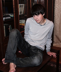 Vic home alone 5d587d34edf95.jpg