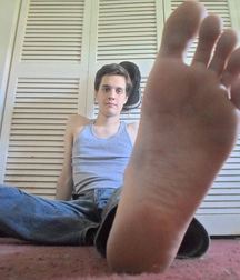 Students feet  5d593ad82d664.jpg