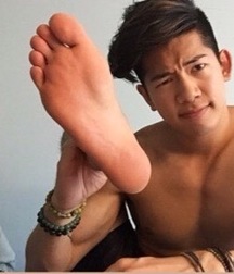Students feet  5d593ae85e4ec.jpg