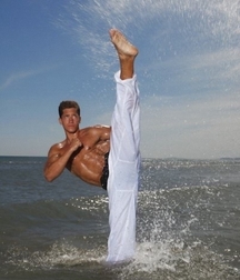 Barefoot fighters 5d595d81a22d3.jpg