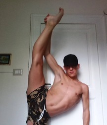 Barefoot fighters 5d595daa40082.jpg