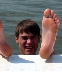 Ton's powerful feet 5d59a74b5bfc8.jpg