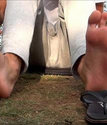 Ton's powerful feet 5d59a798de82f.jpg