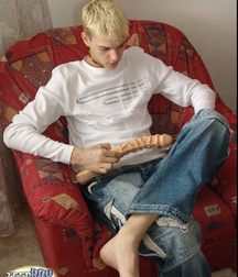 Ton's powerful feet 5d59a79bd3d7e.jpg