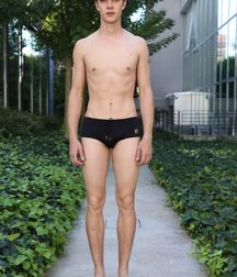Beautiful and barefoot 5d59c43e07f88.jpg