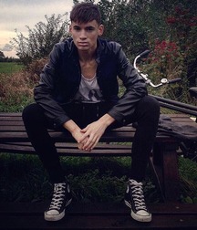Loving my chucks 5d59cc916af1d.jpg
