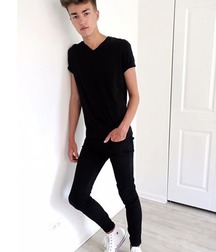 Loving my chucks 5d59cc9b85b38.jpg