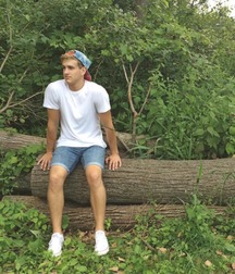 Loving my chucks 5d59ccc0ba311.jpg