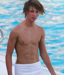 Shirtless beauties 5d5dbf1010b5d.jpg