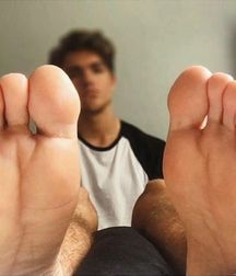 Boys shows pretty feet 5d5ef37d89671.jpg