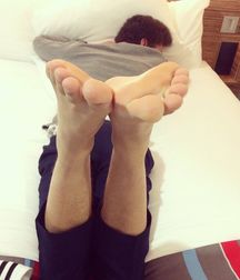 Boys shows pretty feet 5d5ef389c1573.jpg