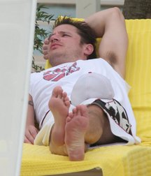 Barefoot movie boys 5d6173ee5fc5c.jpg