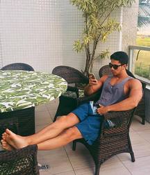 Barefoot movie boys 5d6173f81bd6f.jpg
