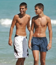 Magnificent Twinks 2 5d61828c70084.jpg