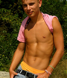 Blondes 5d61de7f22399.jpg