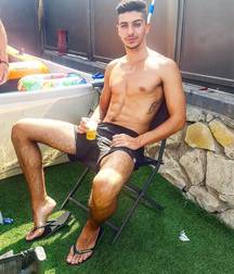 Hotties in flip flops 5d62c702c7c0c.jpg