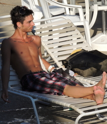 Sniff the boys feet 5d6301900abca.jpg