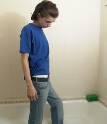 Kreck in bathtube 5d6536108acf3.jpg
