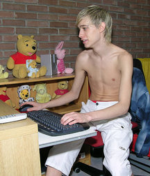 College boy hotties 5d66a32460f09.jpg