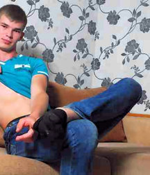 Boys smells good 5d66a390533b9.jpg