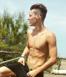 Twinks in the sunshine 5d67012e415a0.jpg