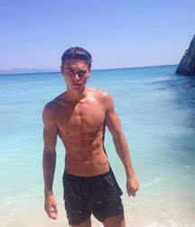 Twinks in the sunshine 5d670141a3ae6.jpg