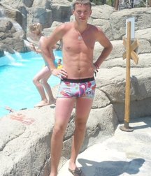 Shirtless 5d695d6c506e6.jpg