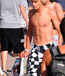 Blondies 5d6989b401e2f.jpg
