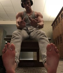 Feet to worship 5d6af35ad3a9d.jpg
