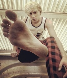 Feet to worship 5d6af3620fa6d.jpg