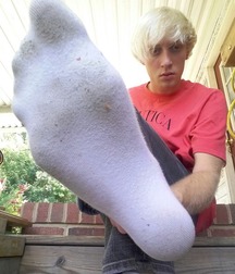 Feet to worship 5d6af368bbb85.jpg