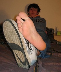 Feet to worship 5d6af39baa500.jpg