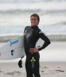 Surfer and divers 3 5d6c14dad449d.jpg