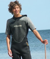 Surfer and divers 3 5d6c14de98e0a.jpg