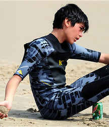 Surfer and divers 3 5d6c14e22f635.jpg