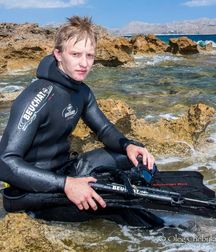 Surfer and divers 3 5d6c14f368661.jpg