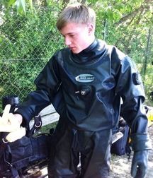 Surfer and divers 3 5d6c14fc646d9.jpg