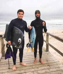 Surfer and divers 3 5d6c14ff9cb98.jpg