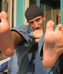 Tasty toes and soles 5d6eb282da1d9.jpg