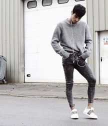 Hotties in sneakers 5d7511d3ddf75.jpg