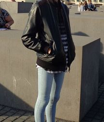 Hotties in sneakers 5d7511e044376.jpg