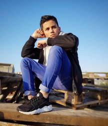 Hotties in sneakers 5d7511e915d78.jpg