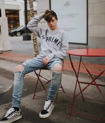 Hotties in sneakers 5d7511ecd1bc4.jpg